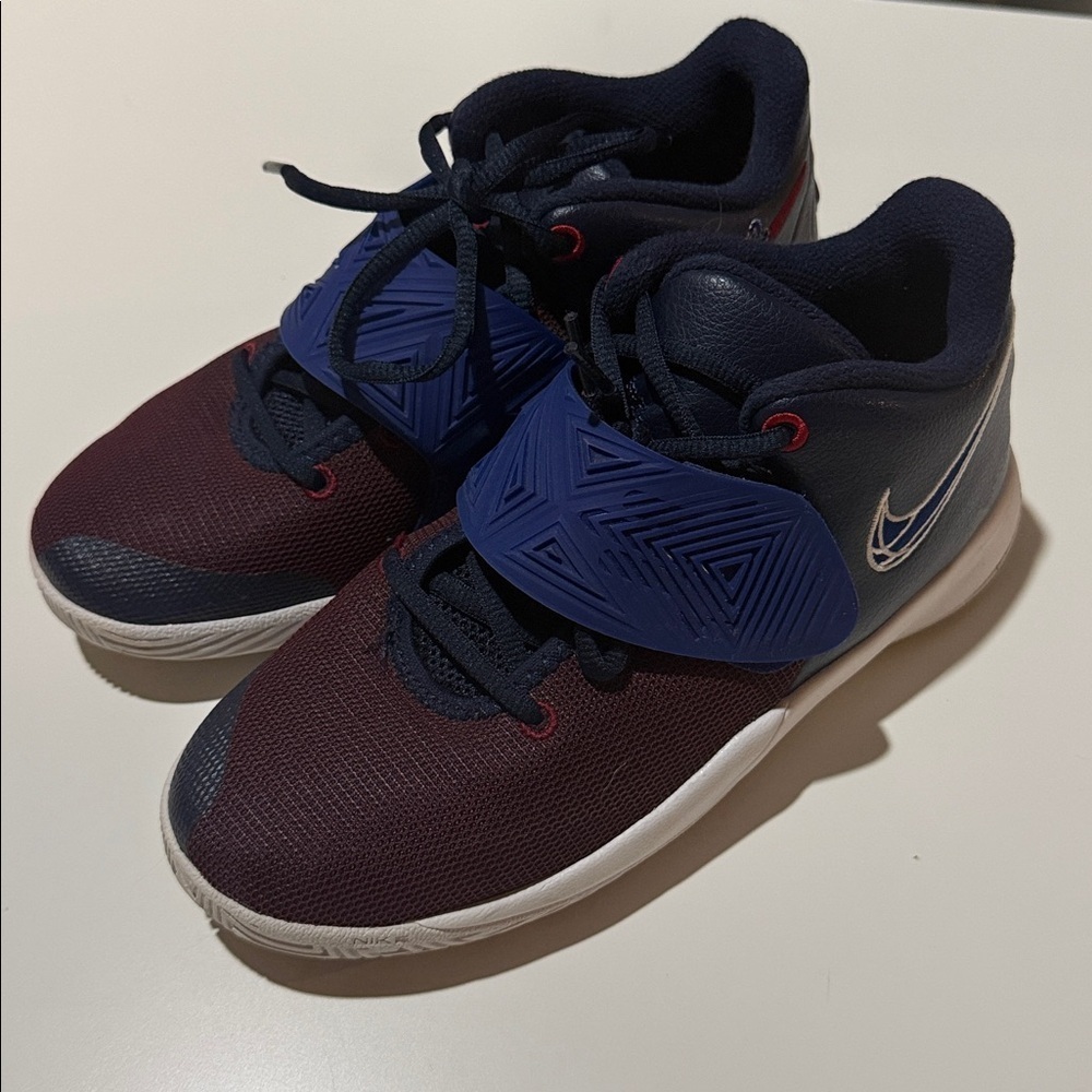 EUC Boys Kyrie Bastball Shoes, Size 5Y